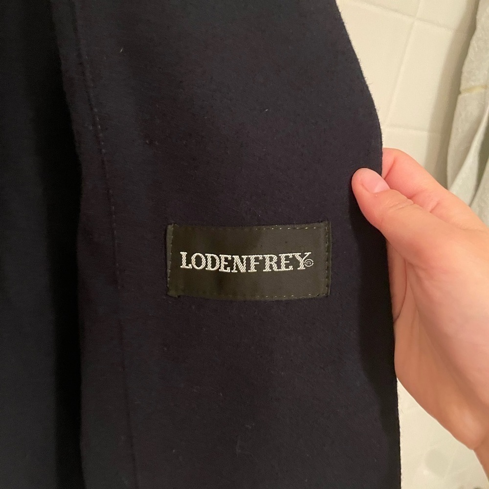 Lorenfrey Soft Wool Navy Sailor Style Green Trimmed Coat with unique wood button - Picture 5 of 11
